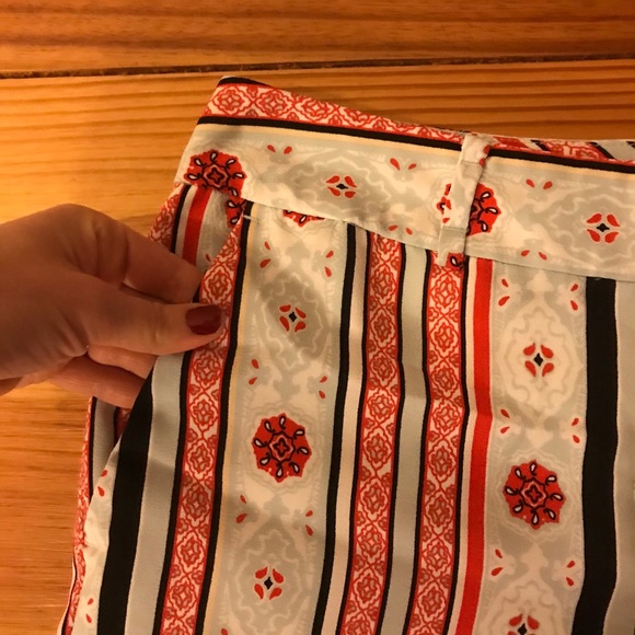 Loft Outlet Blue Red Dress Shorts, EUC, 2 - Picture 4 of 13